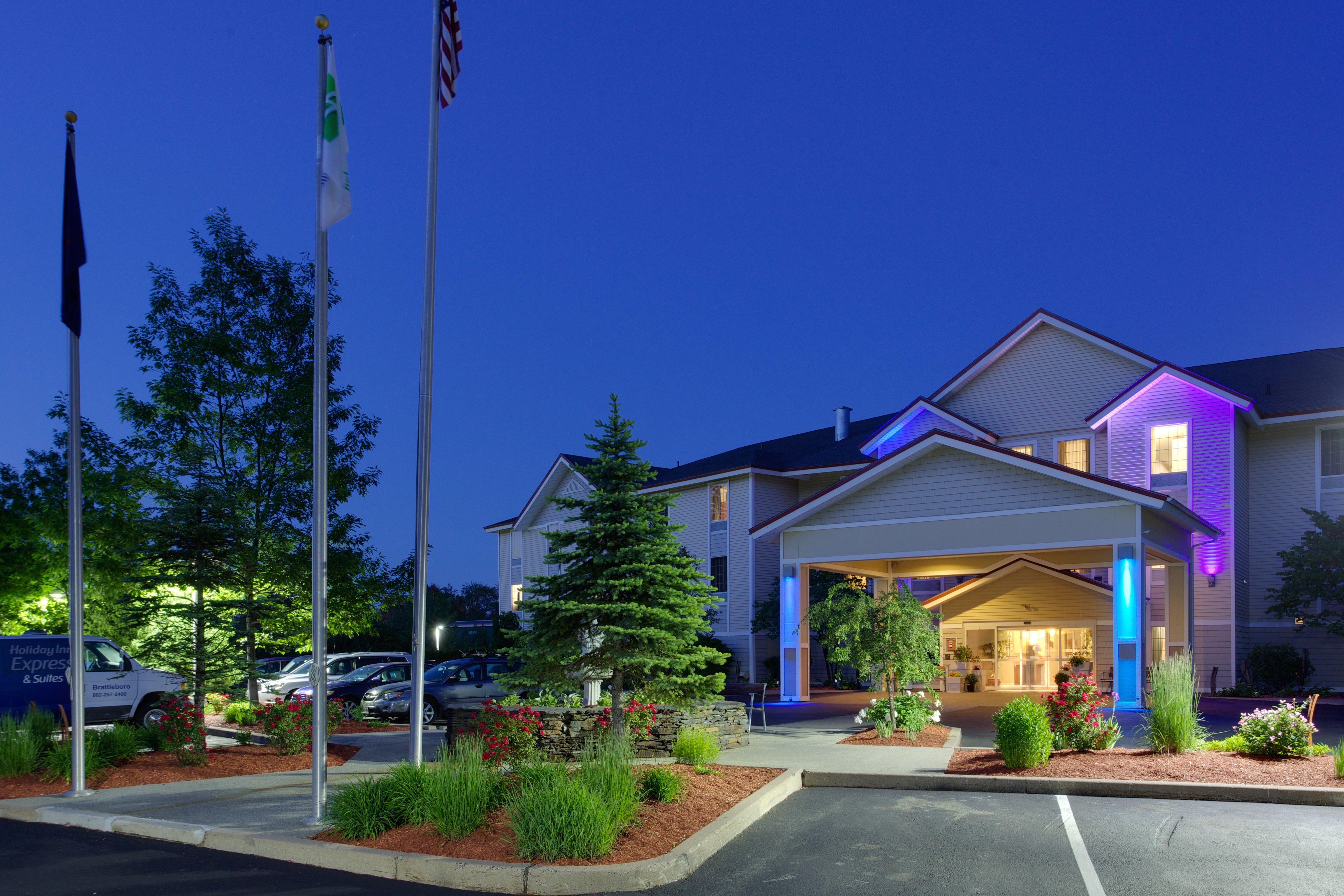 Holiday Inn Express Hotel & Suites Brattleboro By Ihg Экстерьер фото