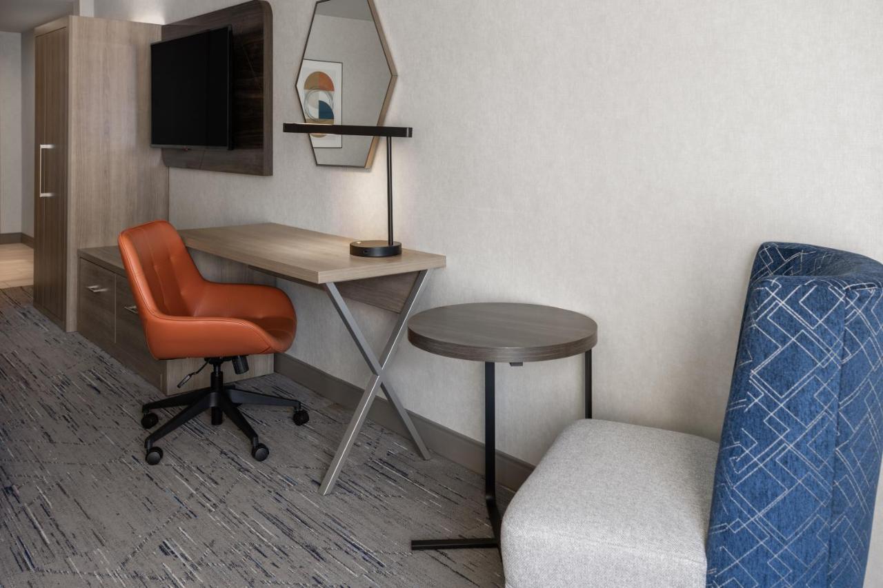 Holiday Inn Express Hotel & Suites Brattleboro By Ihg Экстерьер фото
