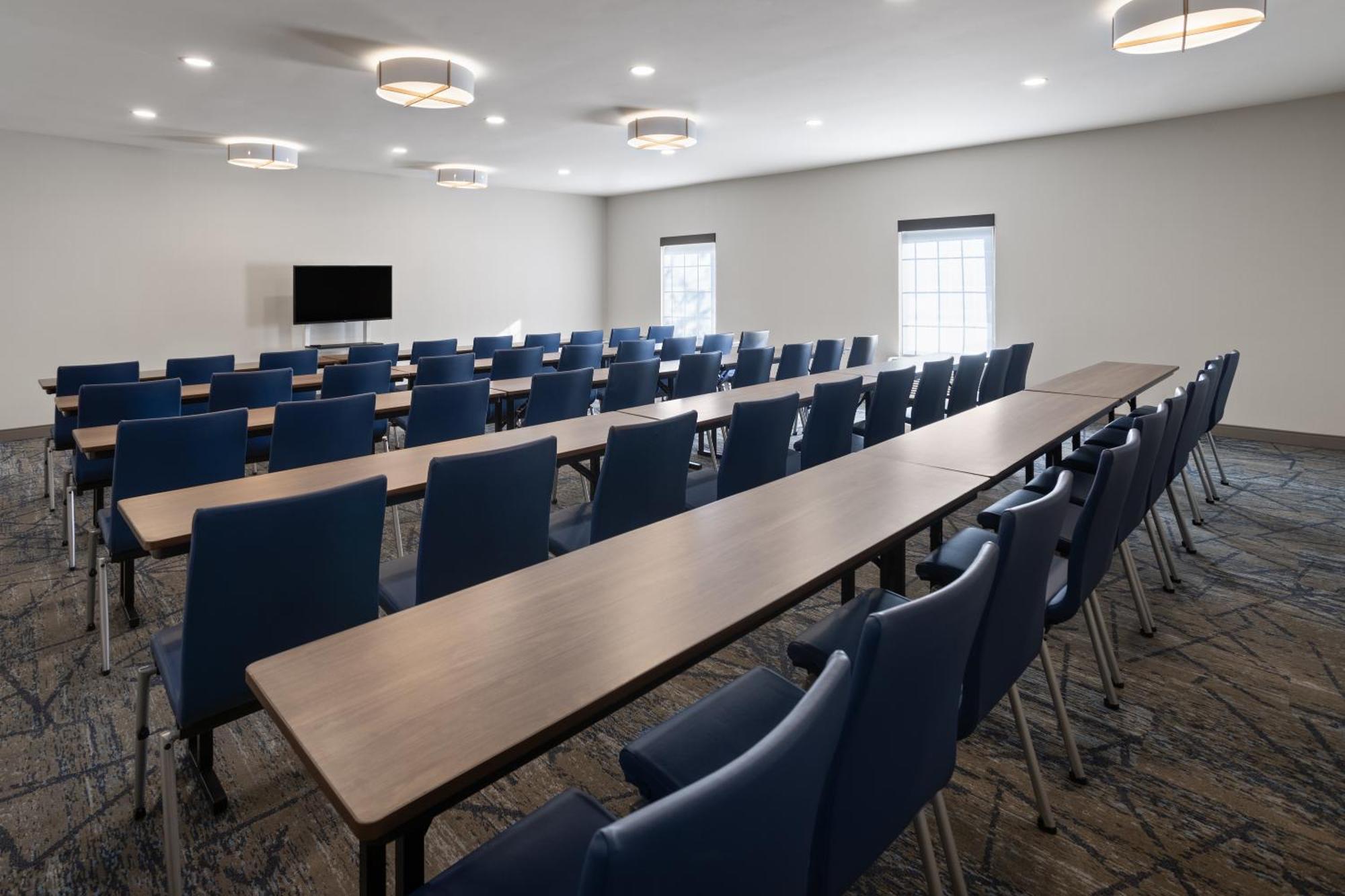 Holiday Inn Express Hotel & Suites Brattleboro By Ihg Экстерьер фото