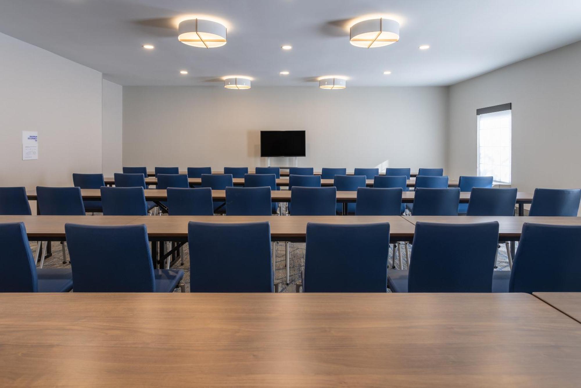 Holiday Inn Express Hotel & Suites Brattleboro By Ihg Экстерьер фото