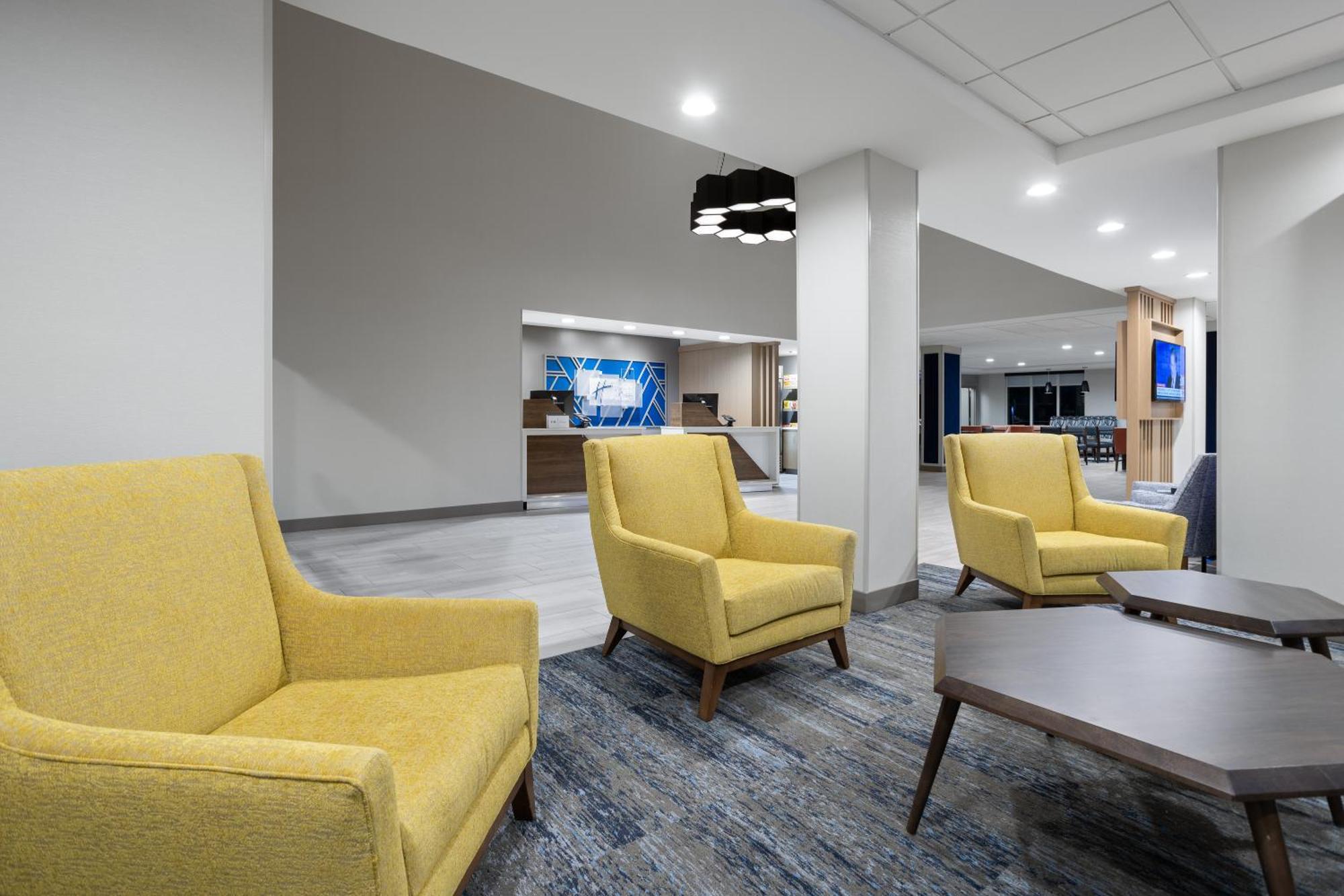 Holiday Inn Express Hotel & Suites Brattleboro By Ihg Экстерьер фото