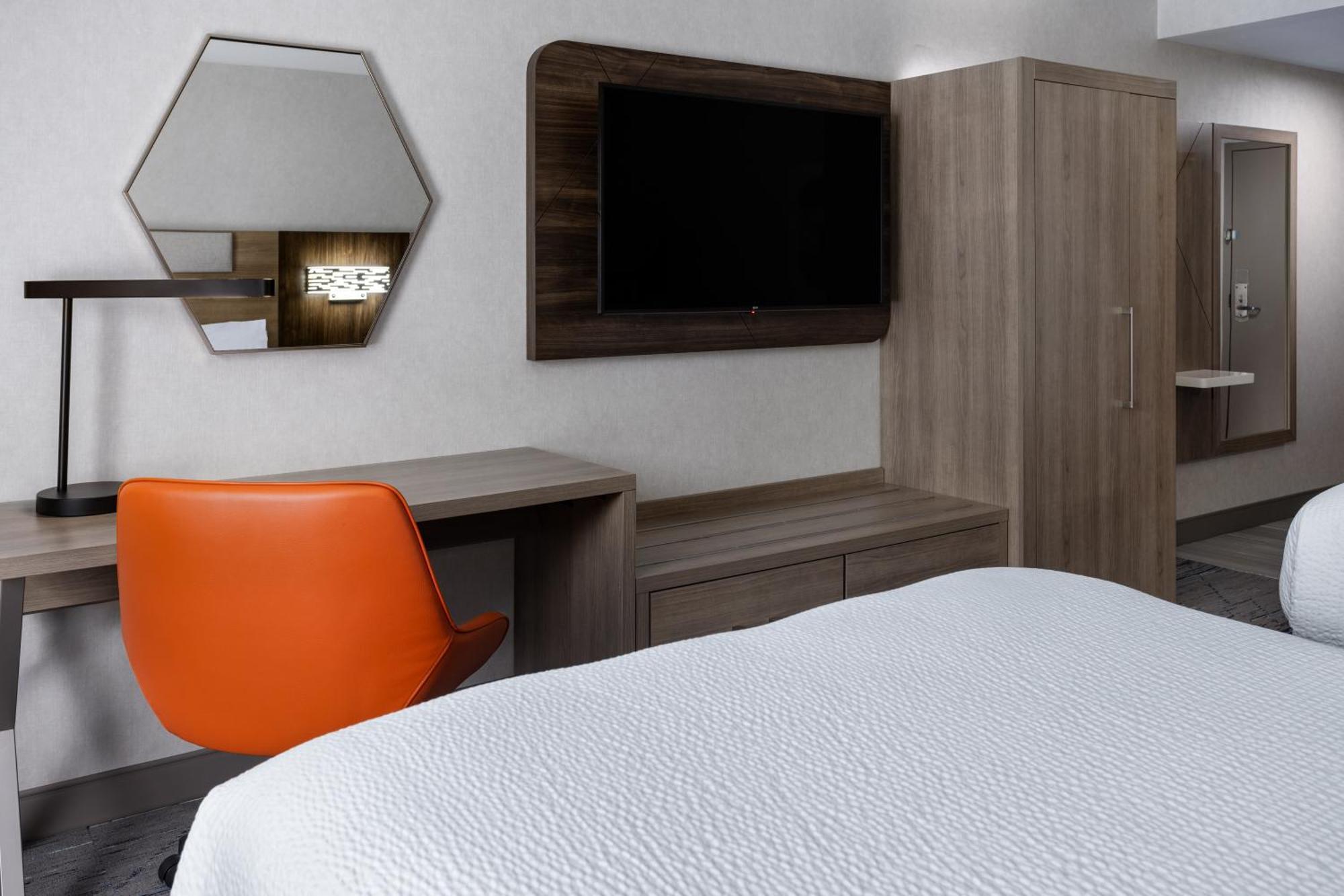 Holiday Inn Express Hotel & Suites Brattleboro By Ihg Экстерьер фото