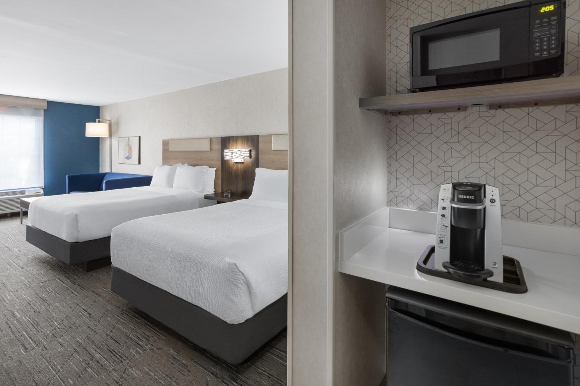 Holiday Inn Express Hotel & Suites Brattleboro By Ihg Экстерьер фото