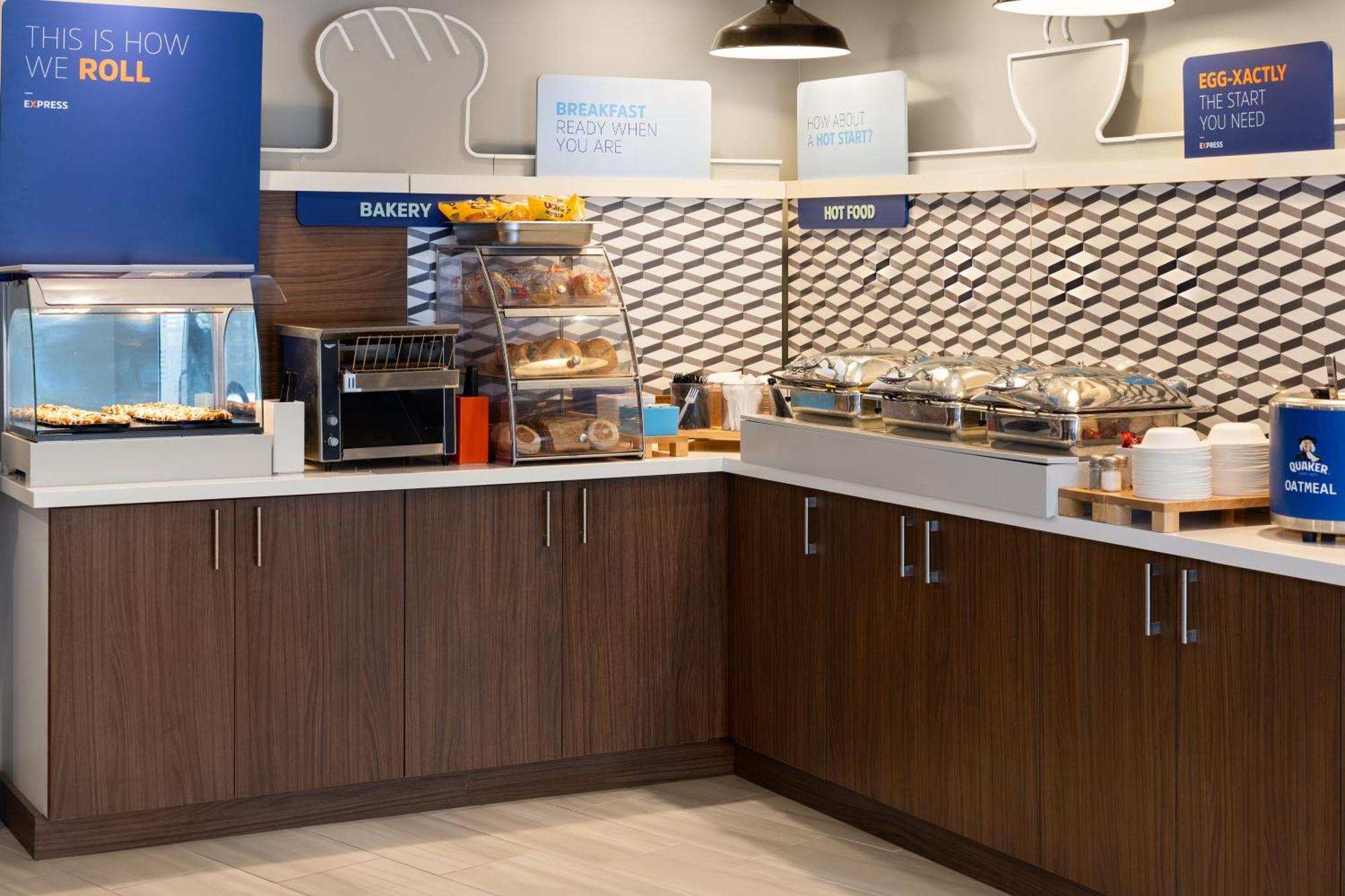 Holiday Inn Express Hotel & Suites Brattleboro By Ihg Экстерьер фото