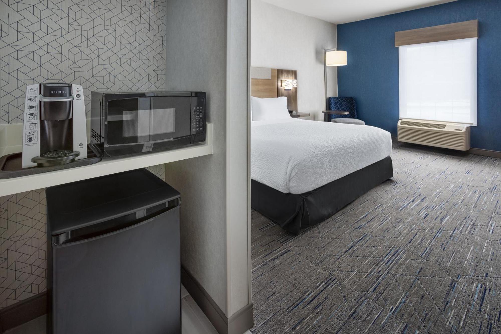 Holiday Inn Express Hotel & Suites Brattleboro By Ihg Экстерьер фото