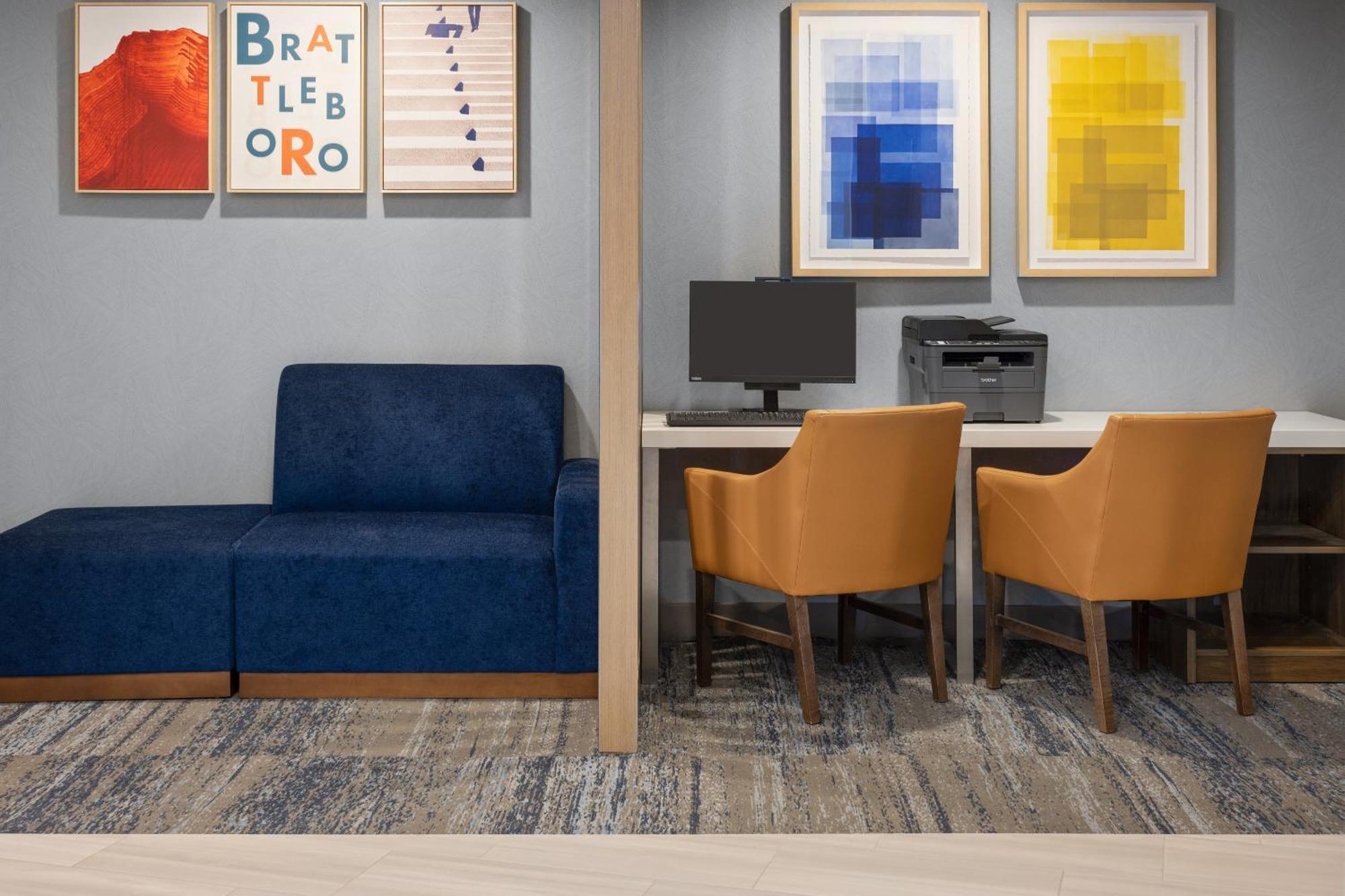 Holiday Inn Express Hotel & Suites Brattleboro By Ihg Экстерьер фото