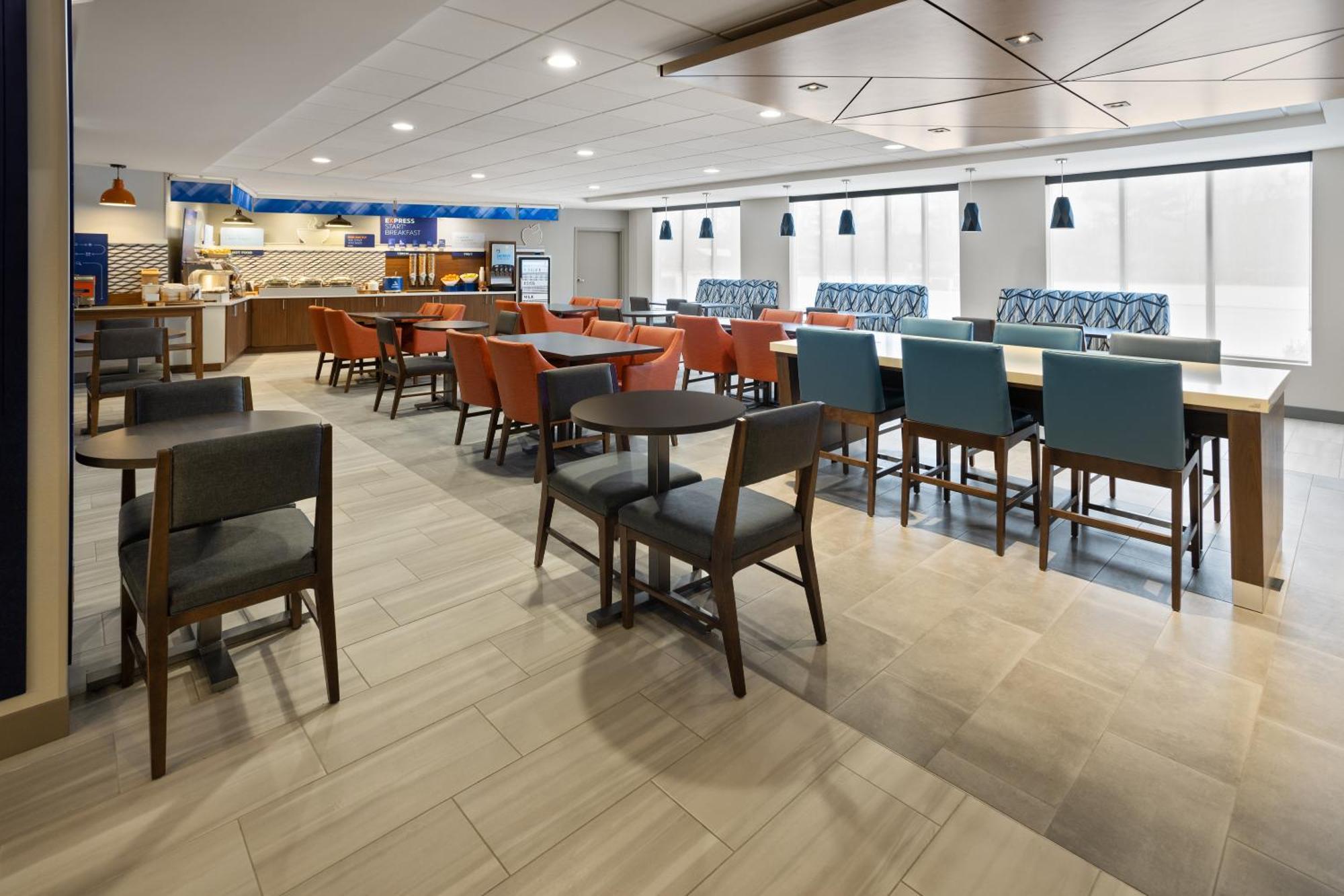 Holiday Inn Express Hotel & Suites Brattleboro By Ihg Экстерьер фото