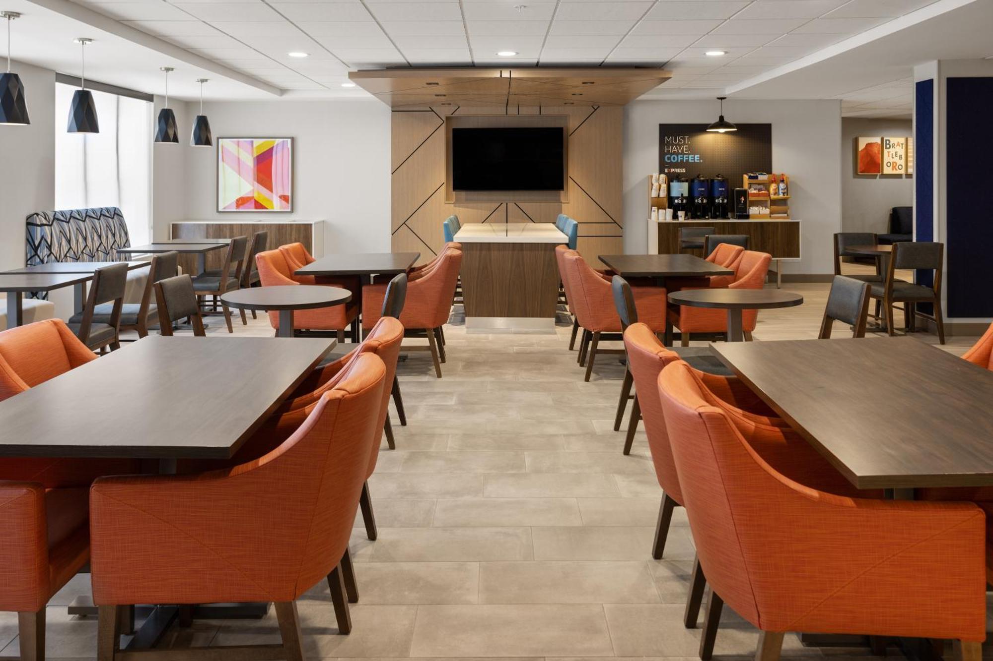 Holiday Inn Express Hotel & Suites Brattleboro By Ihg Экстерьер фото