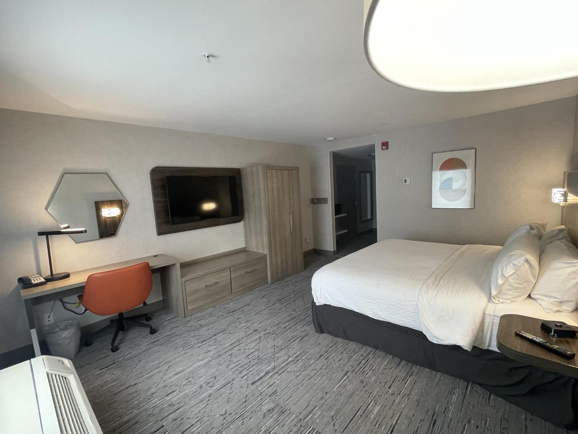 Holiday Inn Express Hotel & Suites Brattleboro By Ihg Экстерьер фото