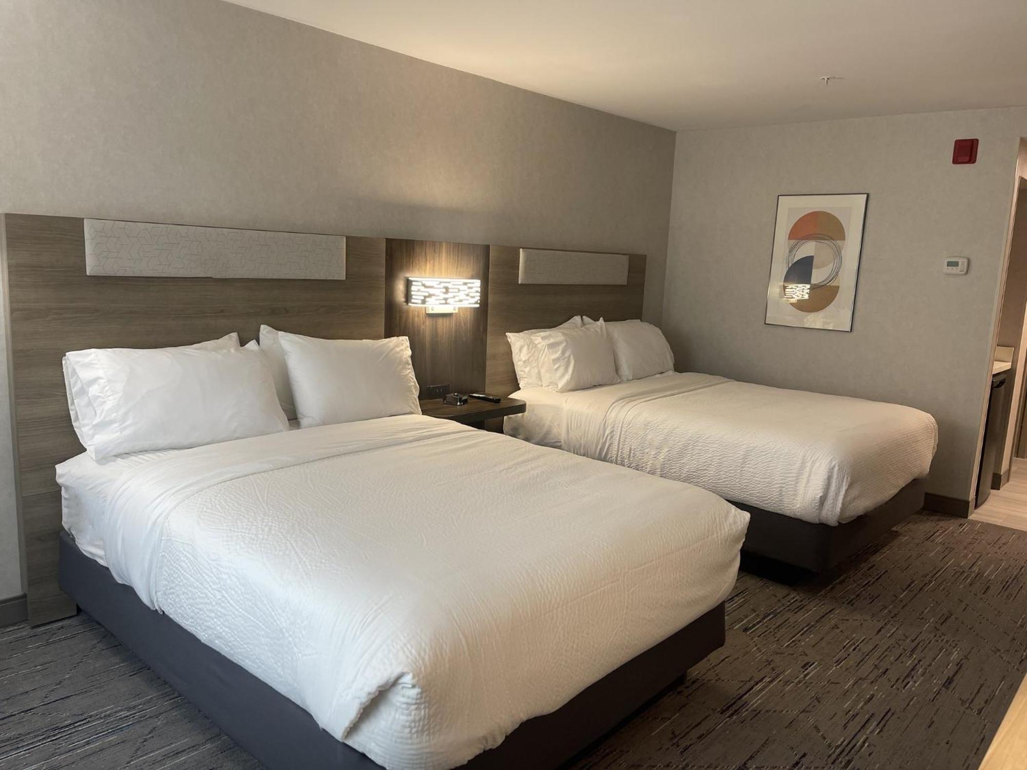 Holiday Inn Express Hotel & Suites Brattleboro By Ihg Экстерьер фото