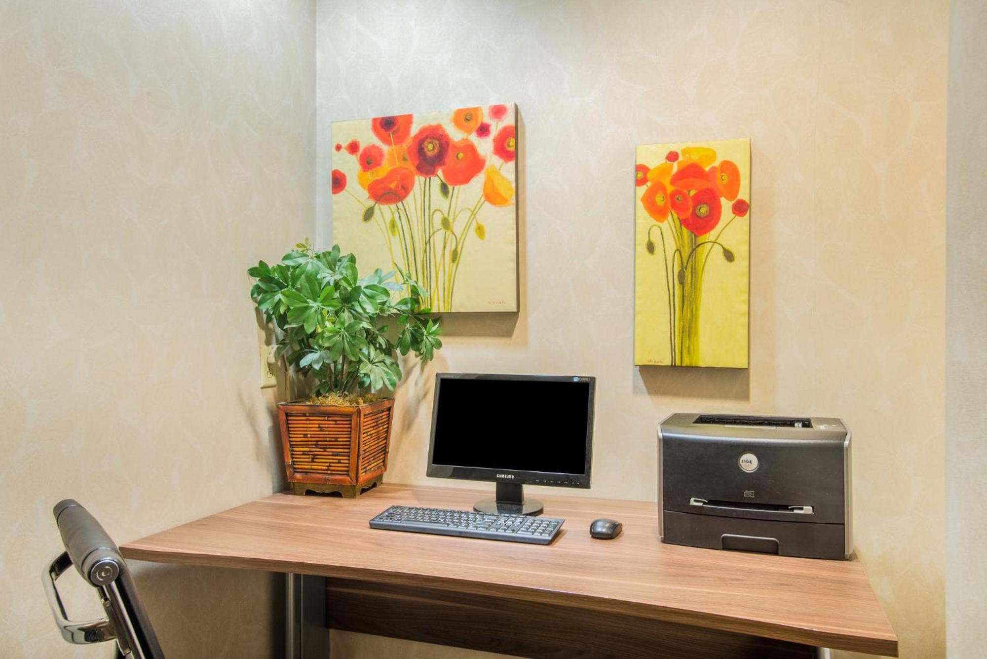 Holiday Inn Express Hotel & Suites Brattleboro By Ihg Экстерьер фото