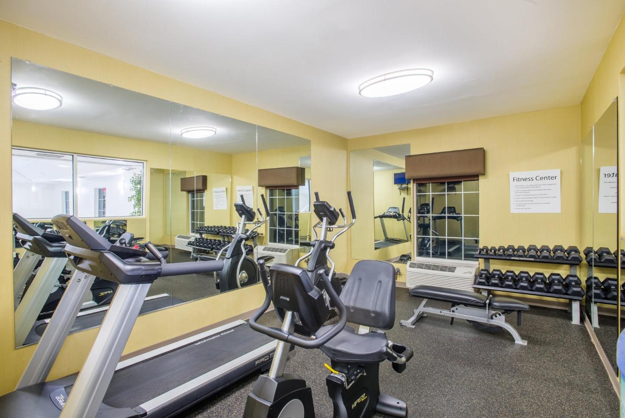 Holiday Inn Express Hotel & Suites Brattleboro By Ihg Экстерьер фото