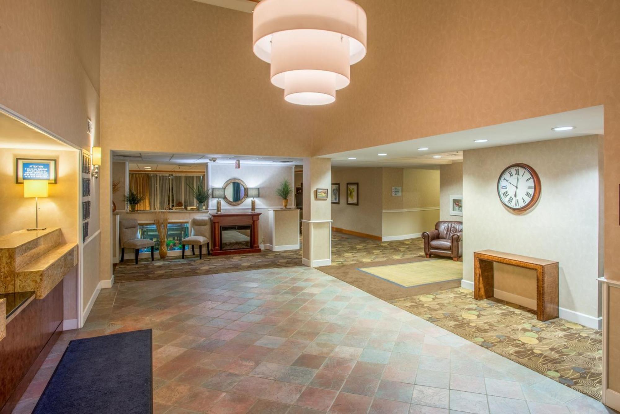 Holiday Inn Express Hotel & Suites Brattleboro By Ihg Экстерьер фото