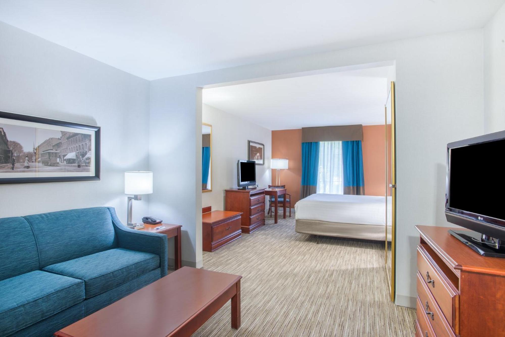 Holiday Inn Express Hotel & Suites Brattleboro By Ihg Экстерьер фото