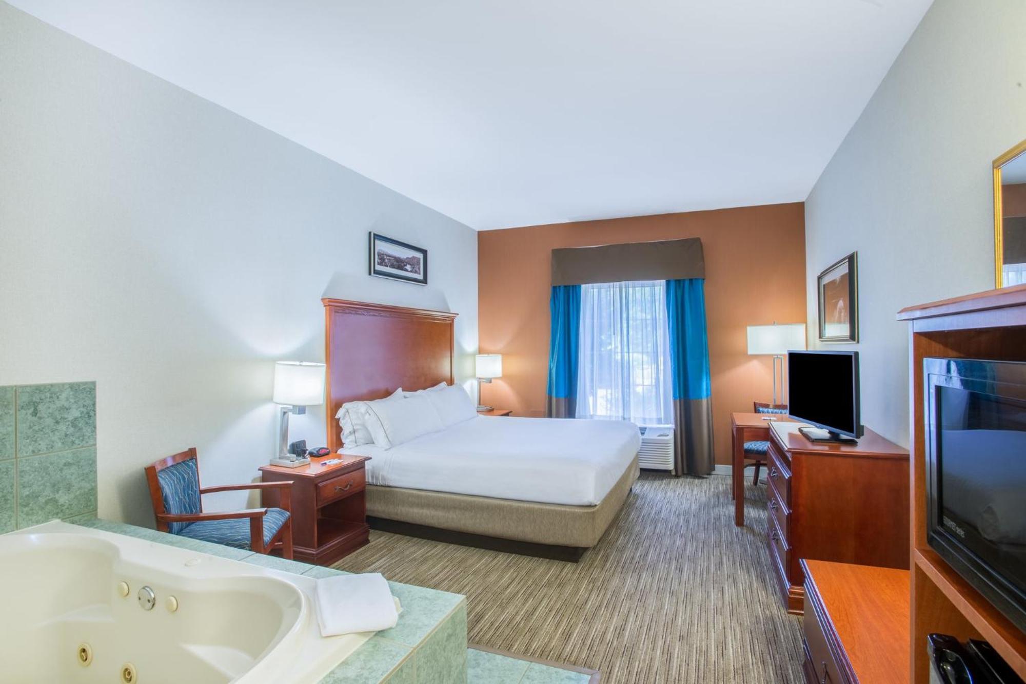Holiday Inn Express Hotel & Suites Brattleboro By Ihg Экстерьер фото