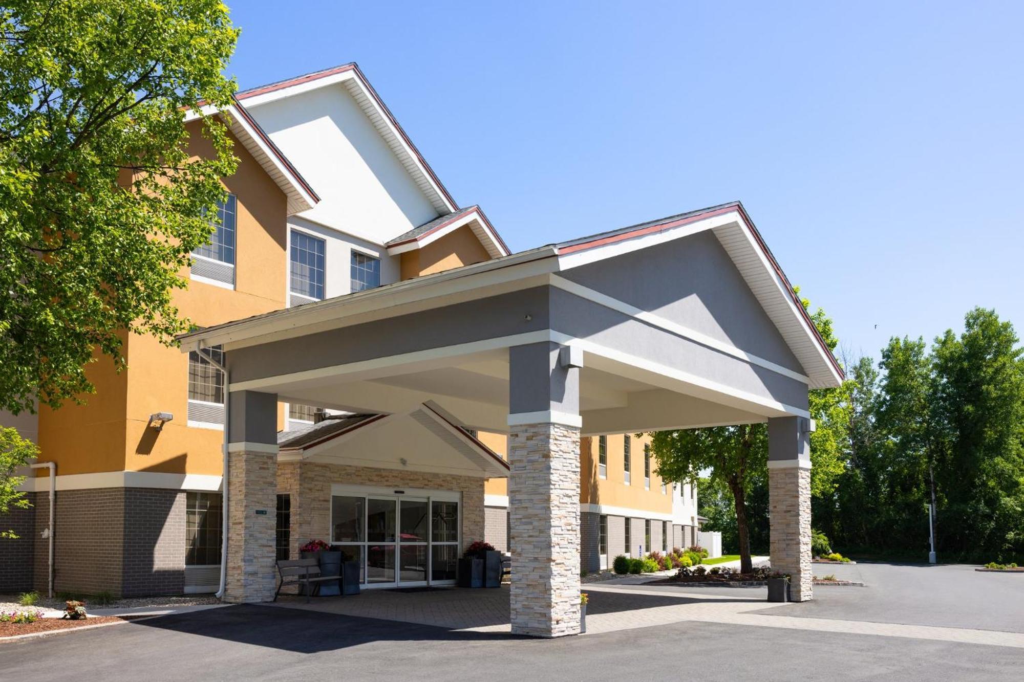 Holiday Inn Express Hotel & Suites Brattleboro By Ihg Экстерьер фото