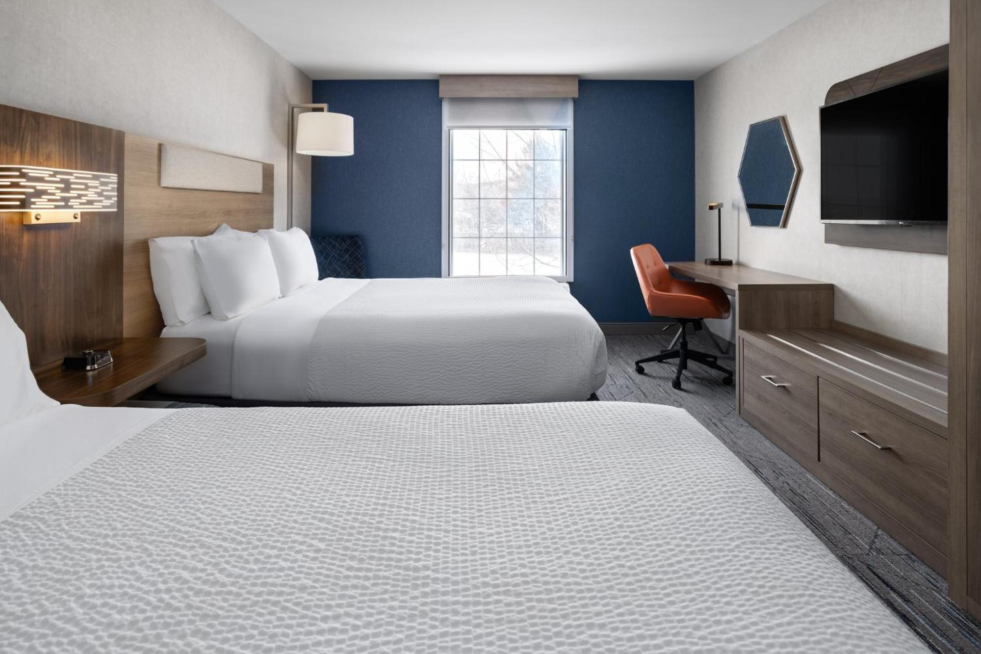 Holiday Inn Express Hotel & Suites Brattleboro By Ihg Экстерьер фото