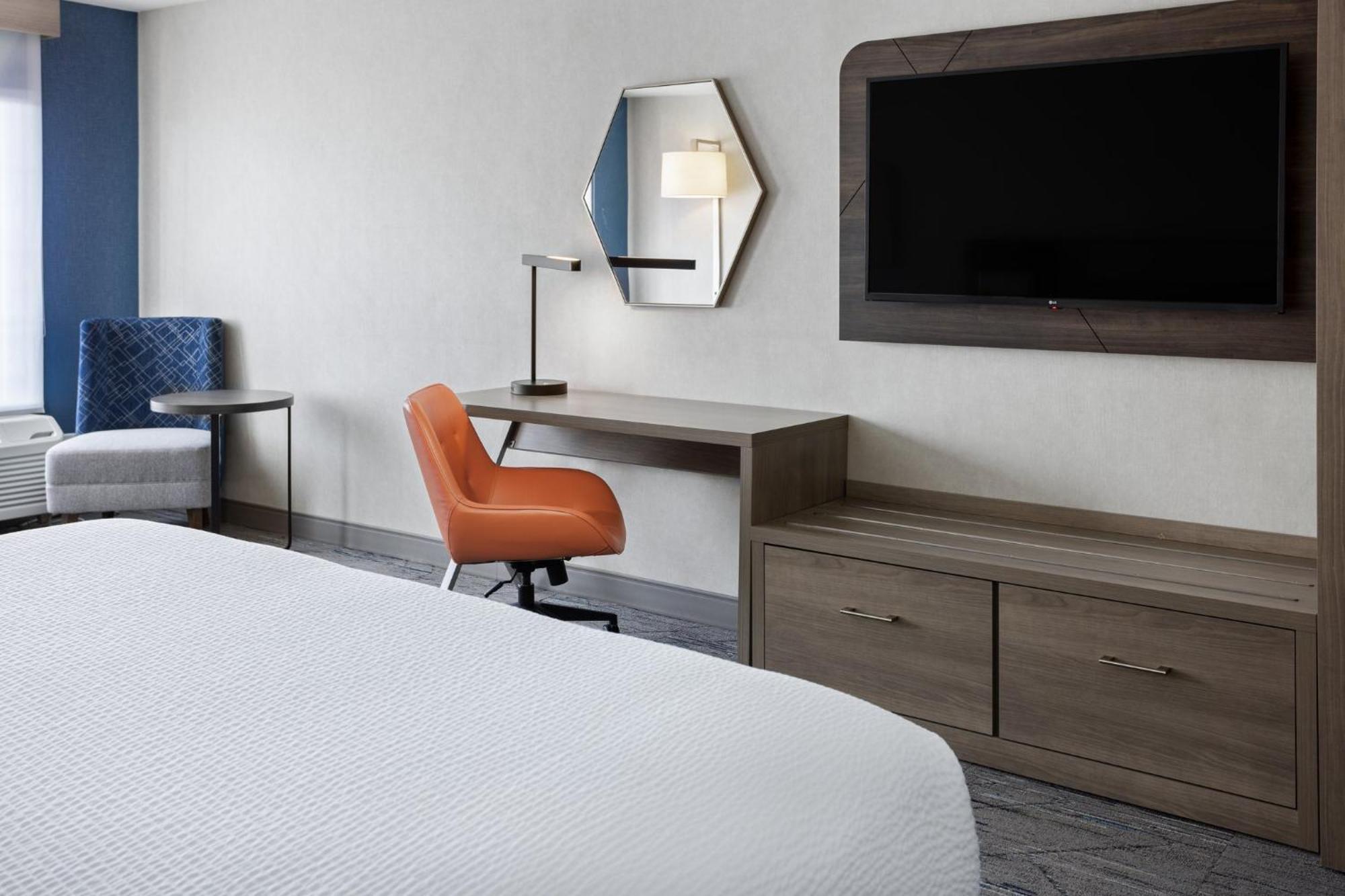 Holiday Inn Express Hotel & Suites Brattleboro By Ihg Экстерьер фото