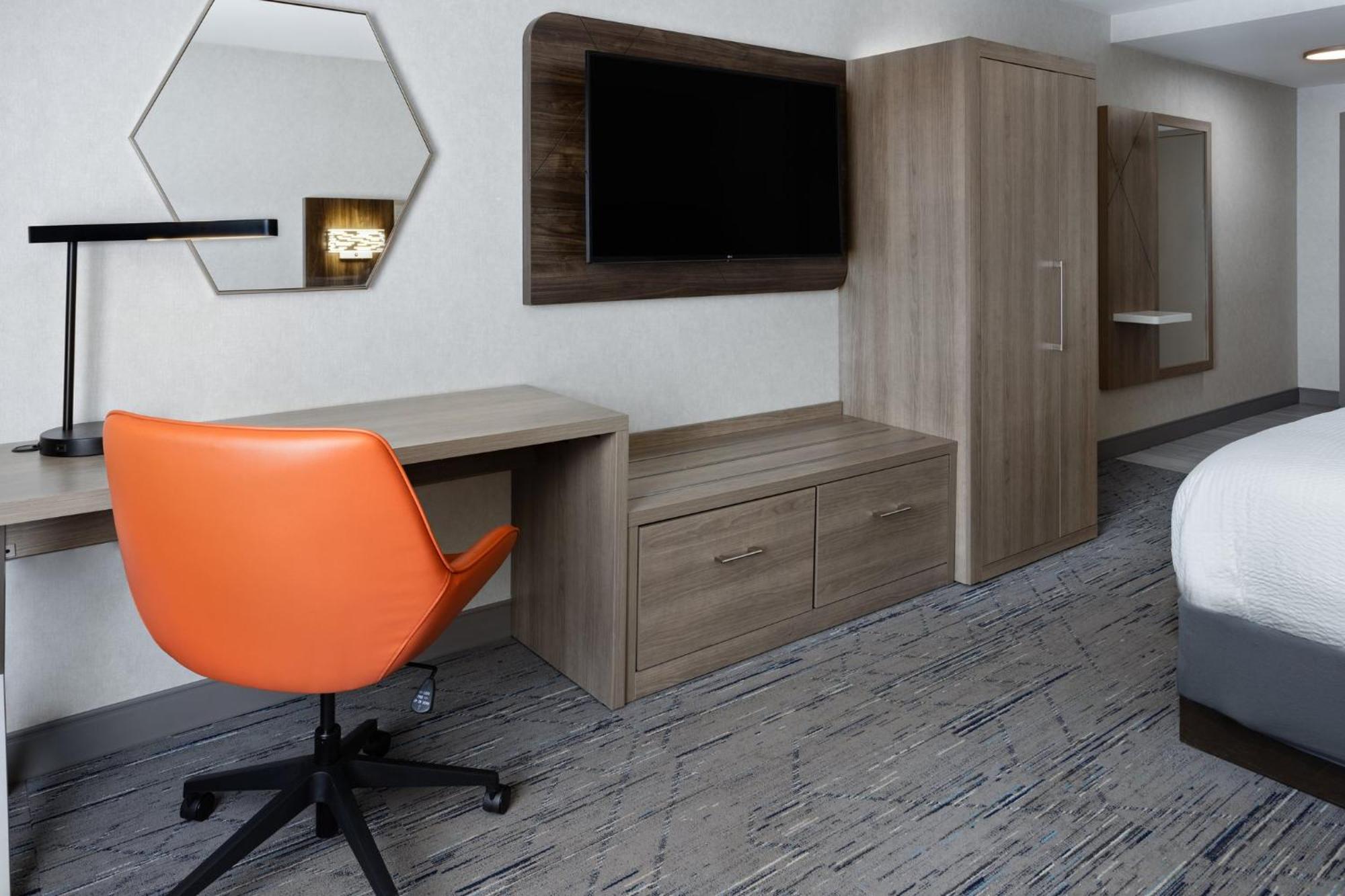 Holiday Inn Express Hotel & Suites Brattleboro By Ihg Экстерьер фото